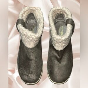 Skechers Gray and Cream Ankle Boots size 9.5